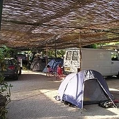 Camping Costa Blanca. El Campello. Alicante. parcela con sombra 2